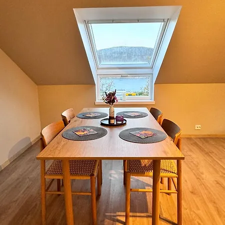 Cozy With Two Bedrooms And Beautiful View Tromso