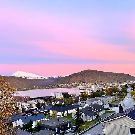 Cozy With Two Bedrooms And Beautiful View Apartment *