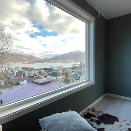 Comfort With Two Bedrooms And Beautiful View!! Tromsø