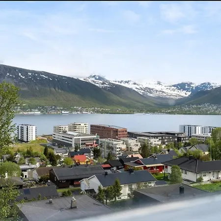 Comfort With Two Bedrooms And Beautiful View!! * Tromso